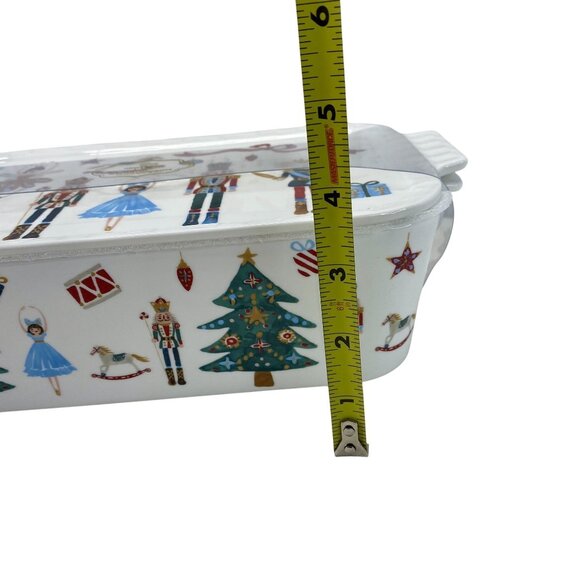 Grace’s Pantry Nutcracker Casserole Dish 2.5 Qt Christmas Bakeware - Picture 4 of 8